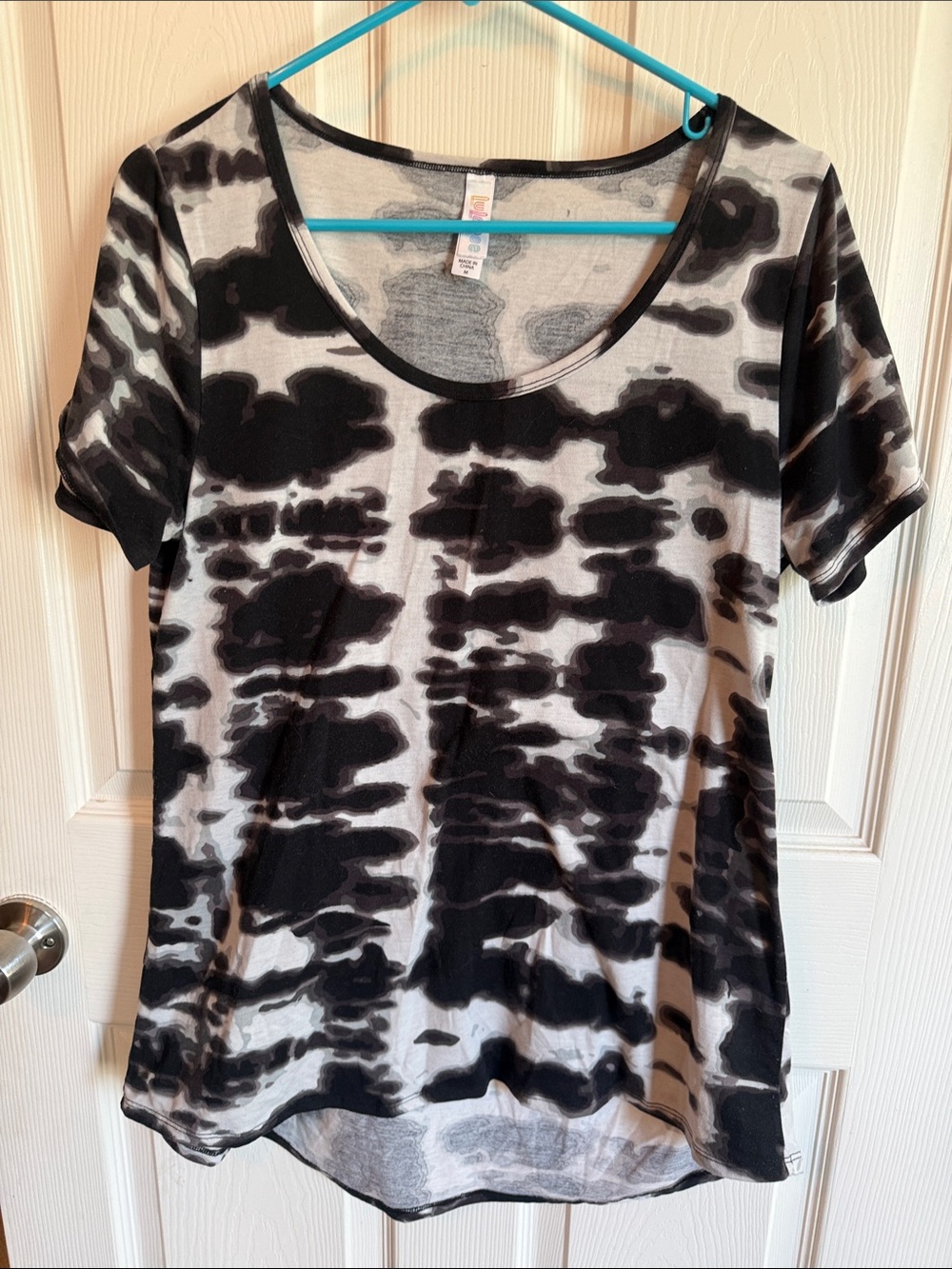 LuLaRoe Black & White Tie-Dye Scoop Neck Short Sleeve Top